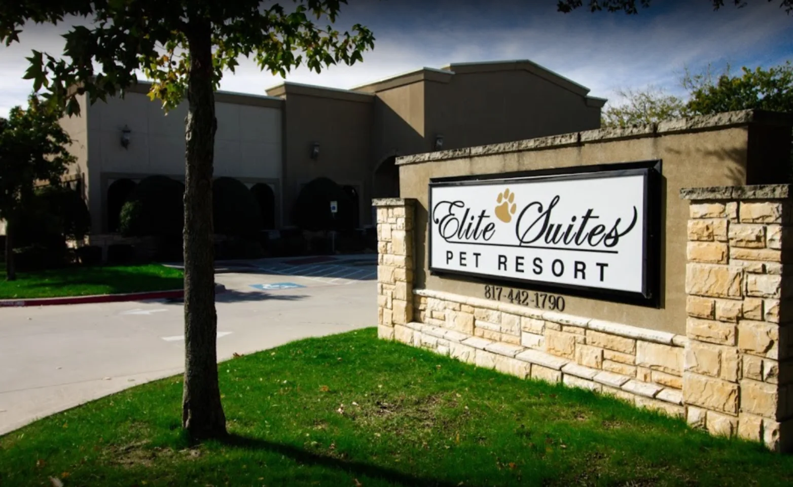 Elite Suites Building Exterior (Southlake)